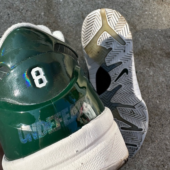 Nike Kobe 4 Protro Undefeated Milwaukee/Fir colorway. Size 10. Lightly used. - Picture 7 of 13
